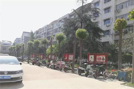 帝邦小区带阁楼和车库3室2厅1卫82㎡